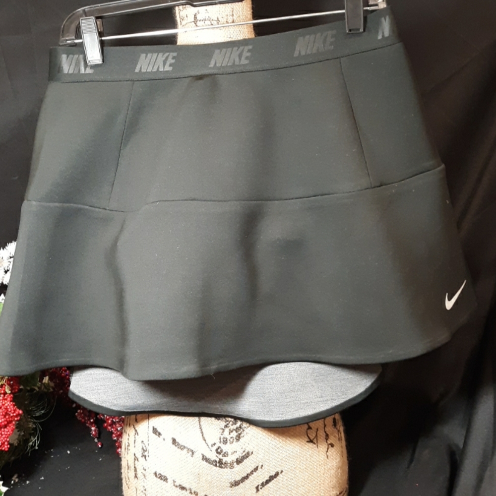 NWT....Nike Golf Skort...Size Large - Picture 7 of 8
